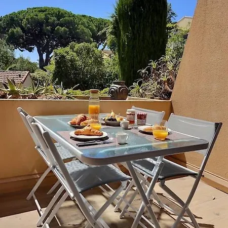 Le P'tit Cocon: / Terrasse / Parking * Cavalaire-sur-Mer